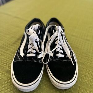 Vans Old Skool Sneakers Black And White
Men's 6.5 Womens 8.0 Shoes